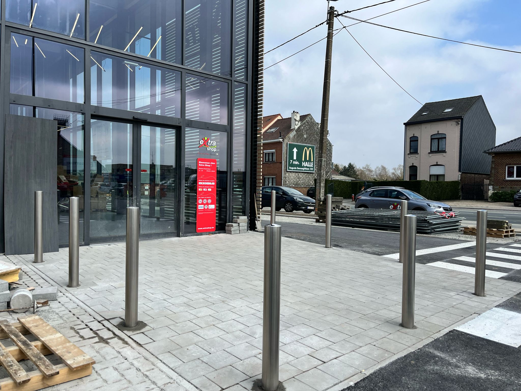 RVS palen voor winkelomgeving: esthetische aanrijdbeveiliging in inox